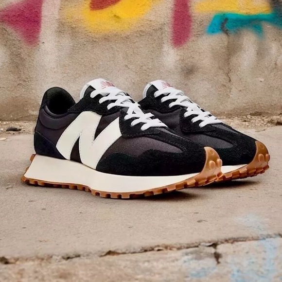 NEW BALANCE 327 Womens ~various sizes~ Sneakers Shoes Black/White Leather Logo - Picture 2 of 16
